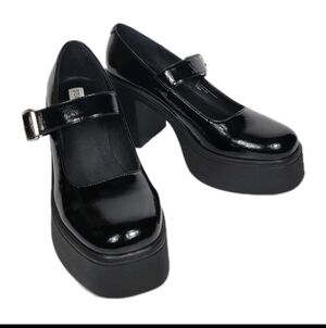 Steve Madden Makena Mary Jane Faux Patent Leather Heels Size 9 Black EUC Retro